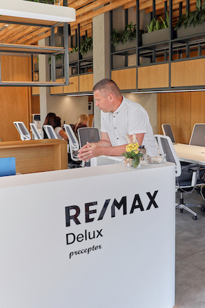 RE/MAX Delux